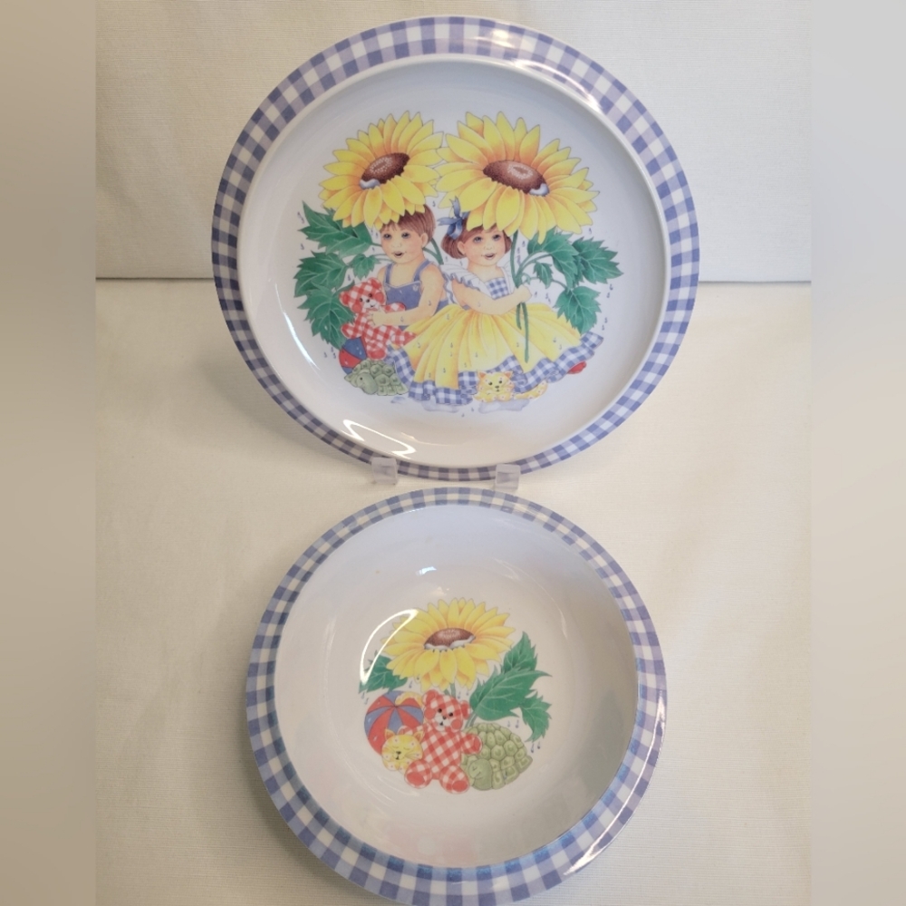 Children's Sunflower Picnic Melamine Retro Dinnerware Set by Trudeau